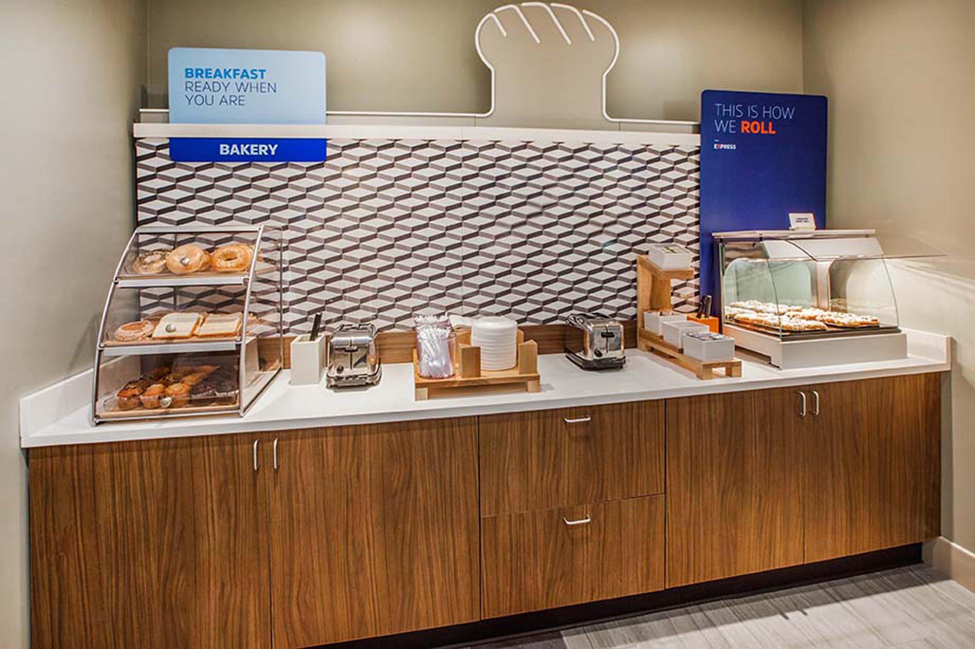 Holiday Inn Express Hotel & Suites Charlotte By Ihg Dış mekan fotoğraf