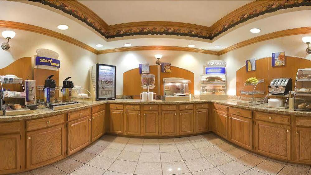 Holiday Inn Express Hotel & Suites Charlotte By Ihg Dış mekan fotoğraf