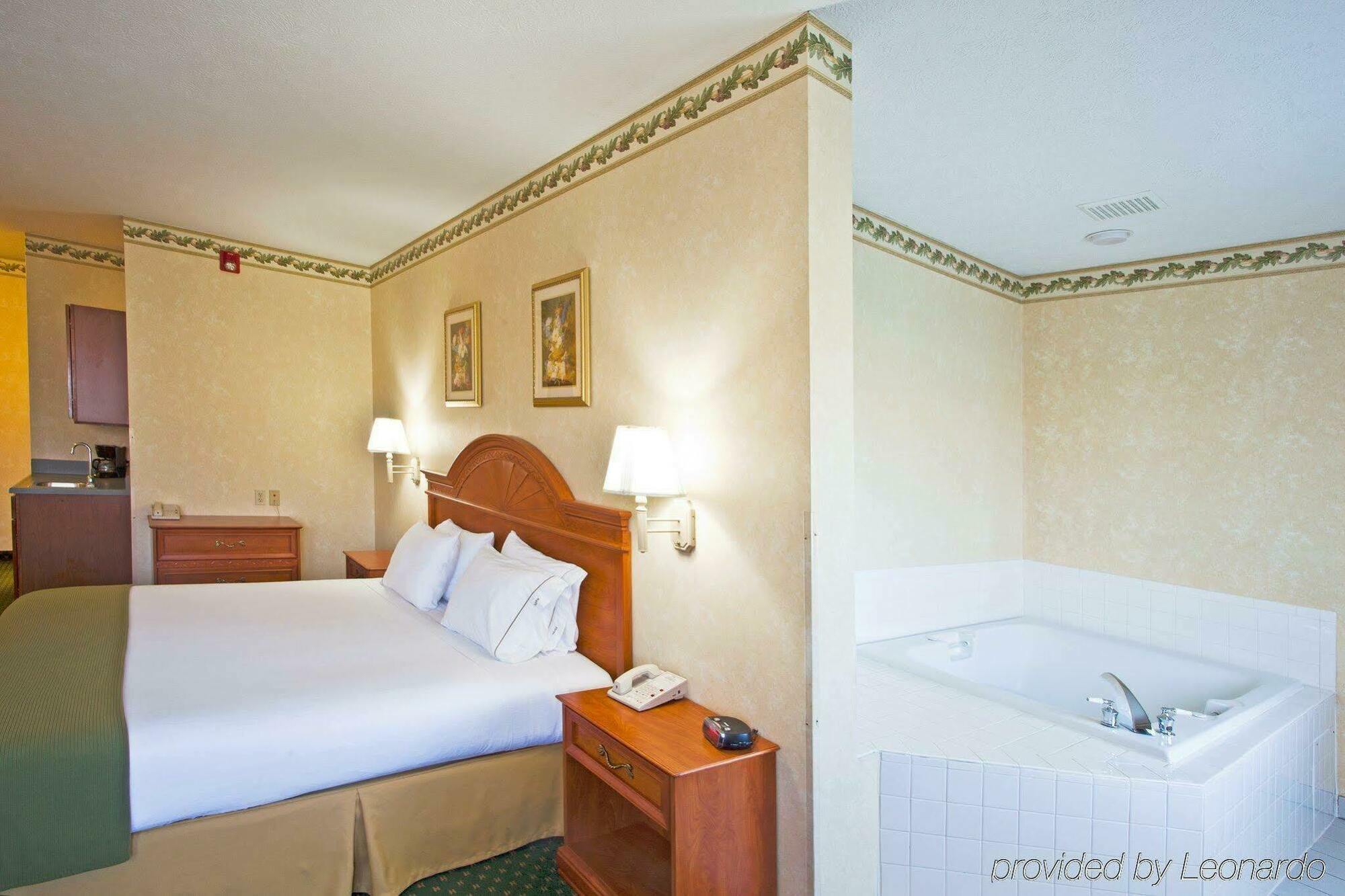 Holiday Inn Express Hotel & Suites Charlotte By Ihg Dış mekan fotoğraf